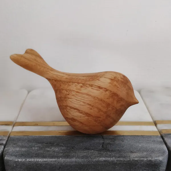 Small birb made from sweet chestnut. by Wondiu