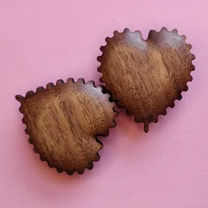 Walnut Gear Hearts by Wondiu