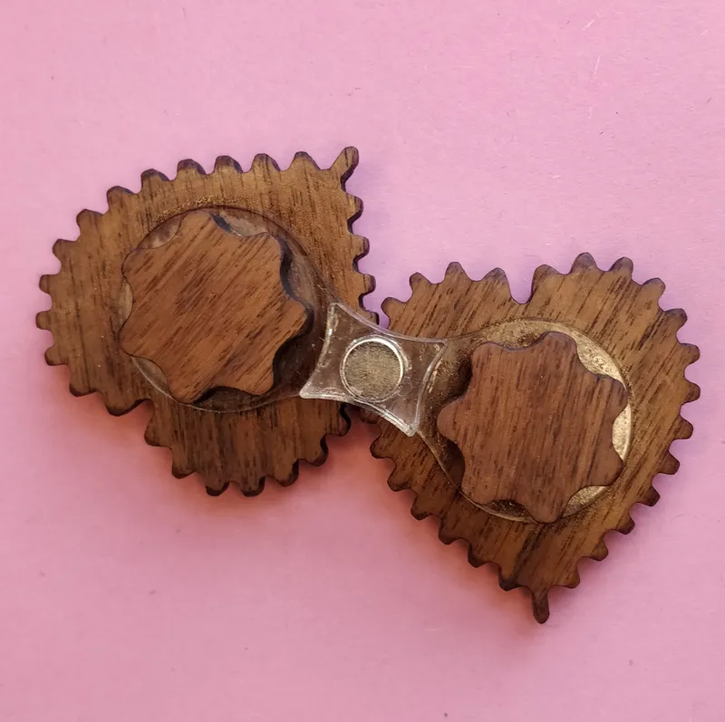 Engrenage Cœurs en Noyer by Wondiu