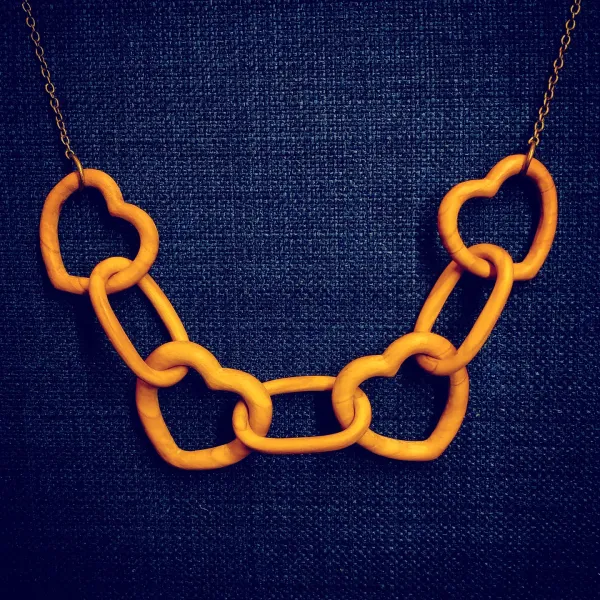 Heart chain necklace carved from a single piece of olive wood. by Wondiu