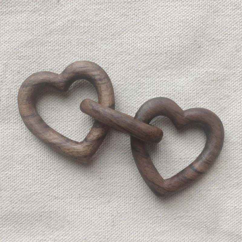 Cœurs en Chaîne en Noyer by Wondiu