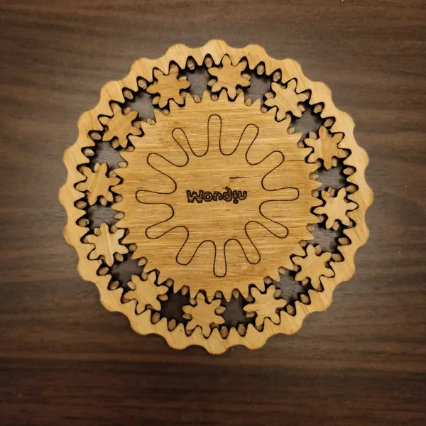 A kinetic coaster with a spinning rim. by Wondiu